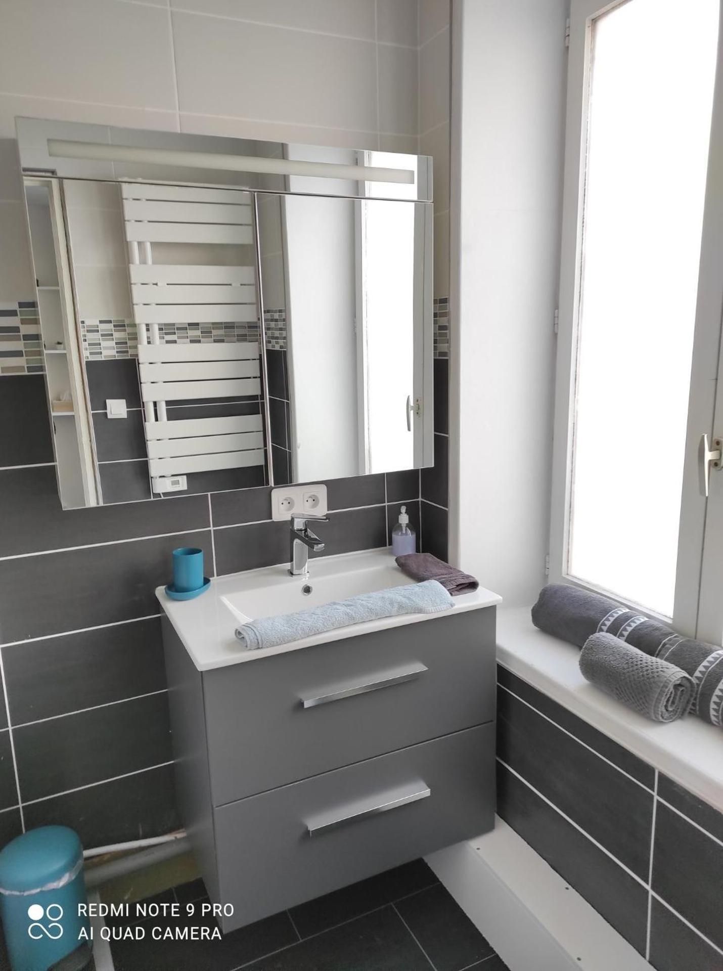 Apartment with bathtub