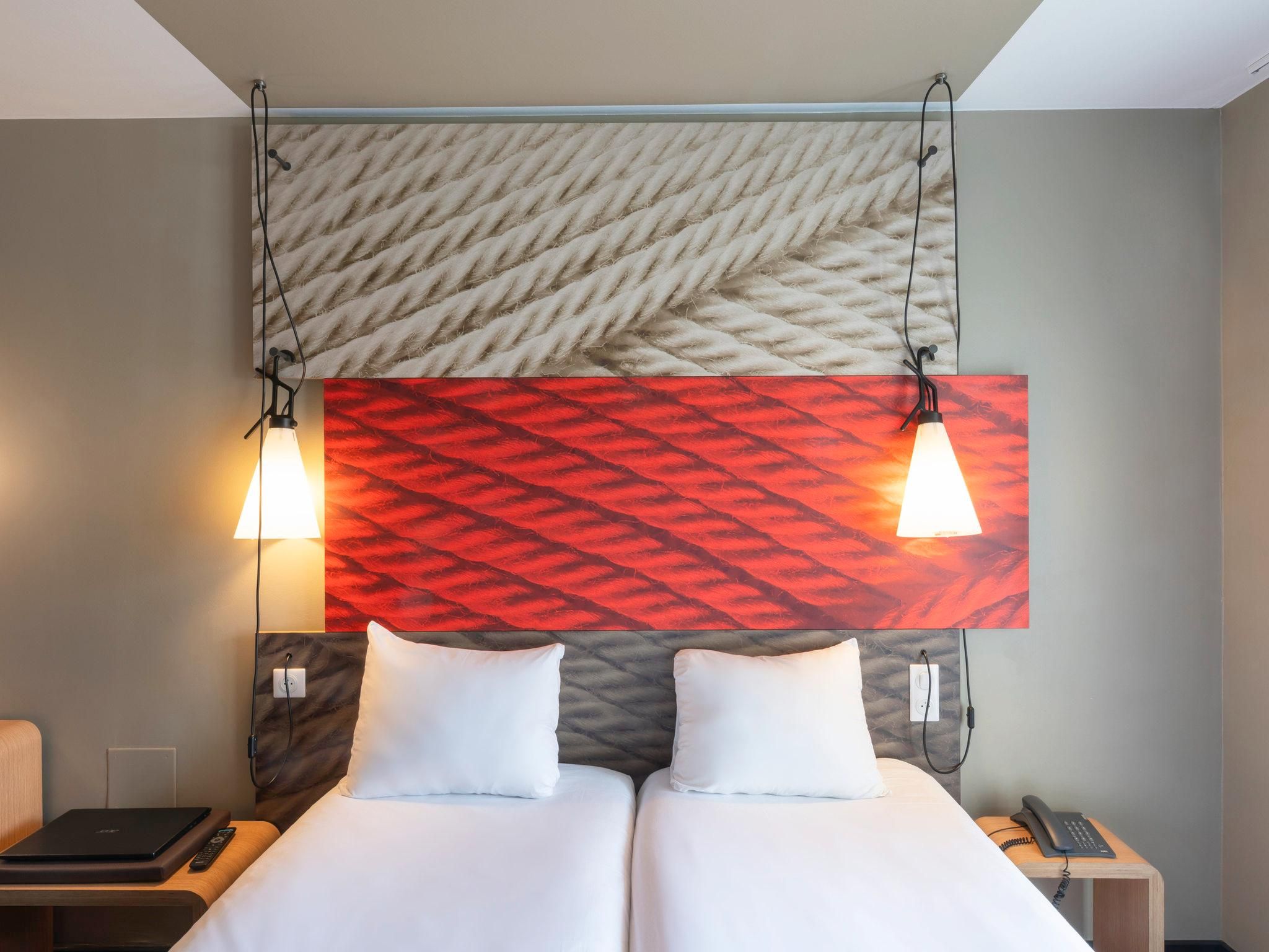 Standard Room with two single beds