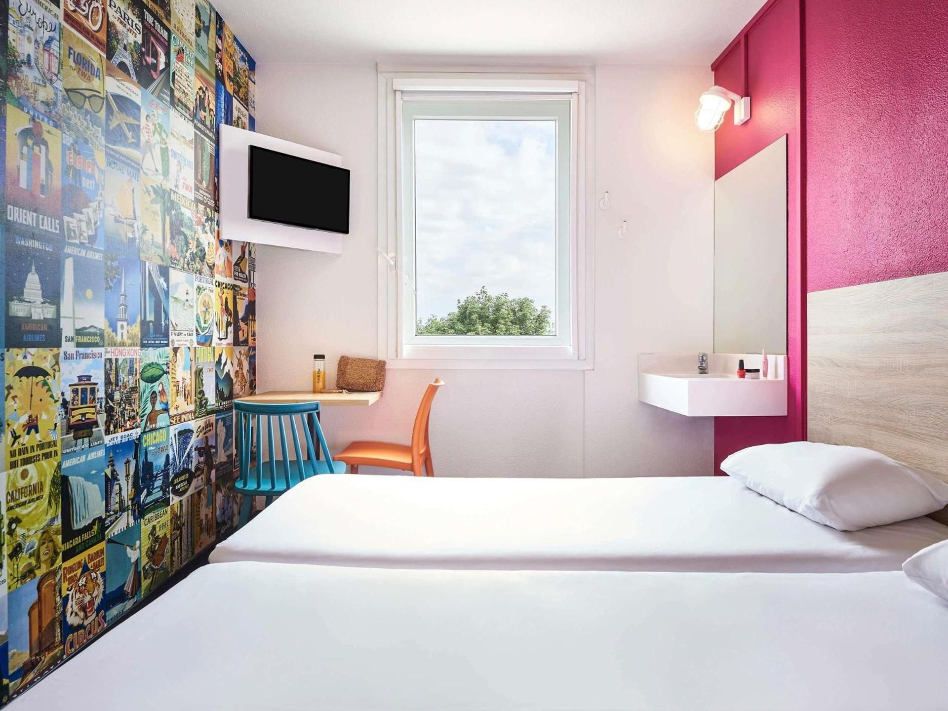 Side-Car Twin Room with Shared Bathroom