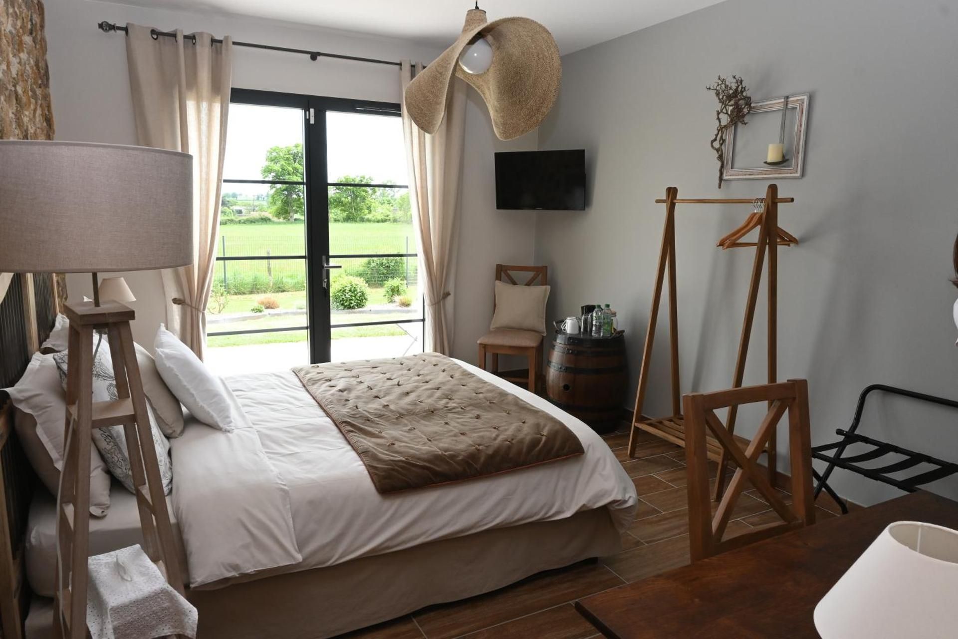 Queen Room with Garden View