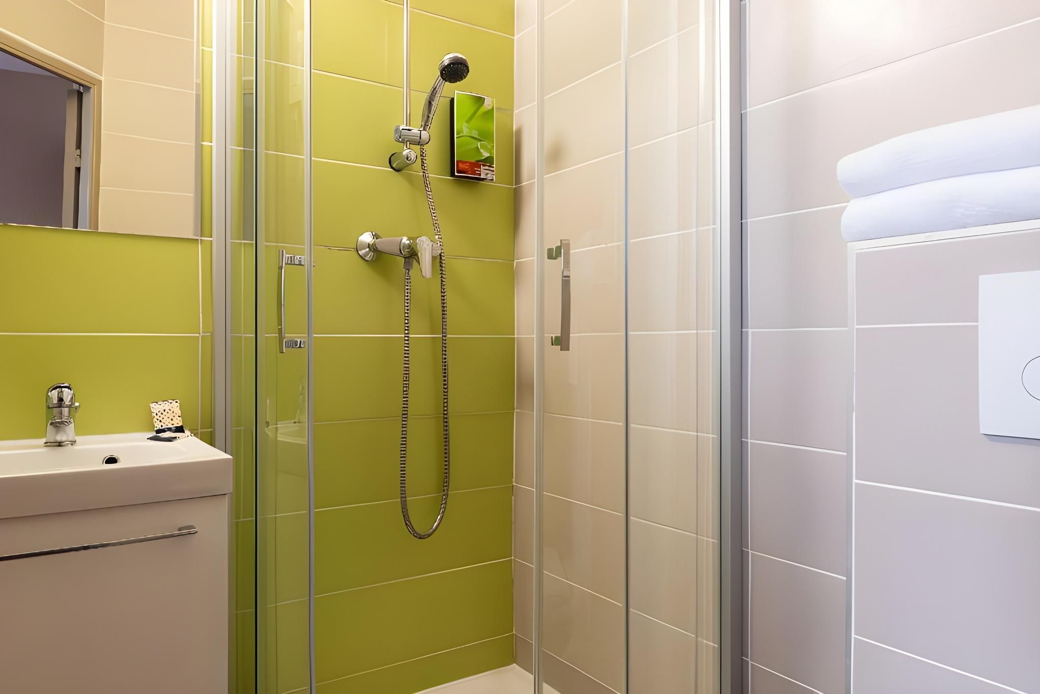 The Originals City, Hôtel Marseille Aéroport Quadruple Room 2