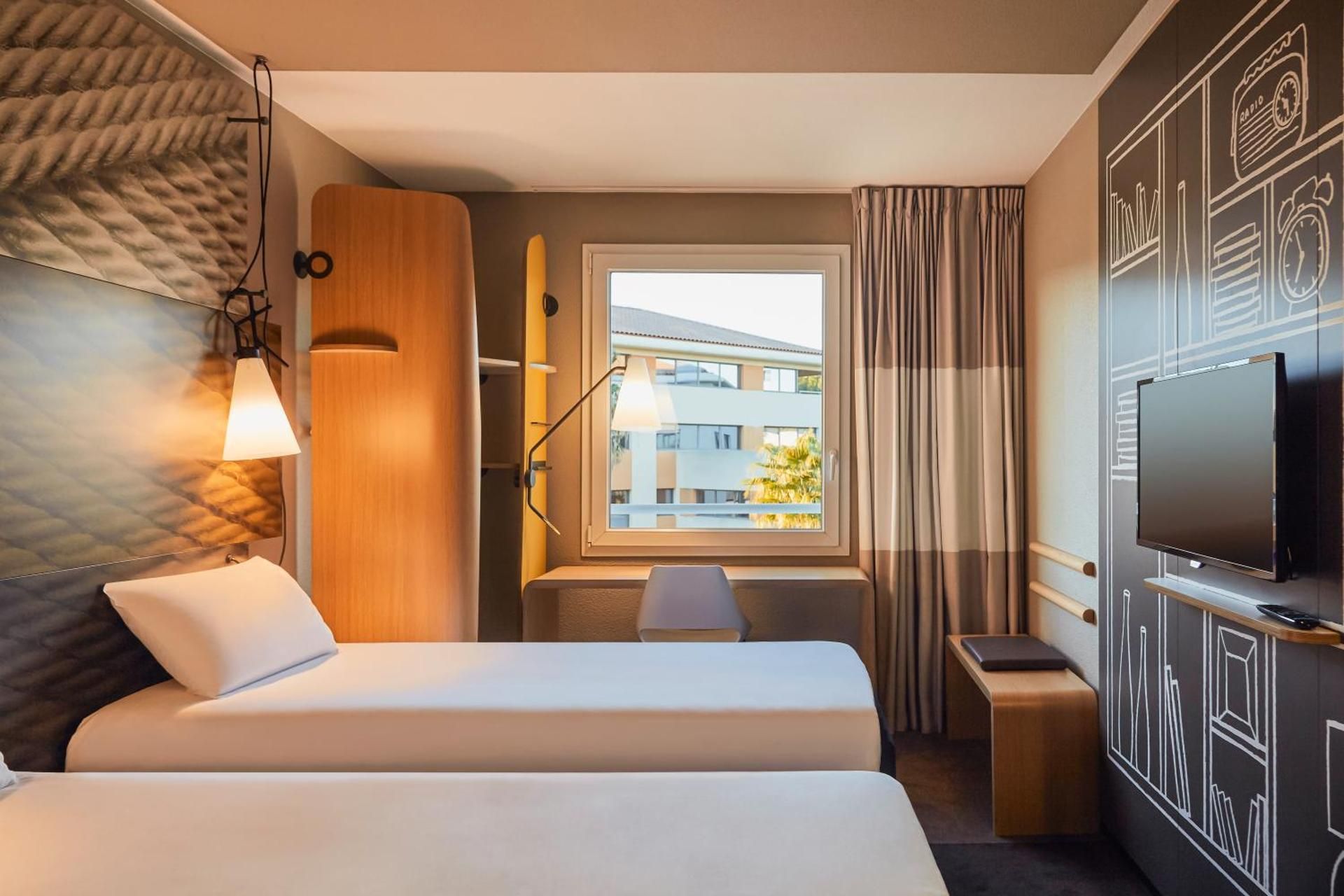 Classic smoking twin room