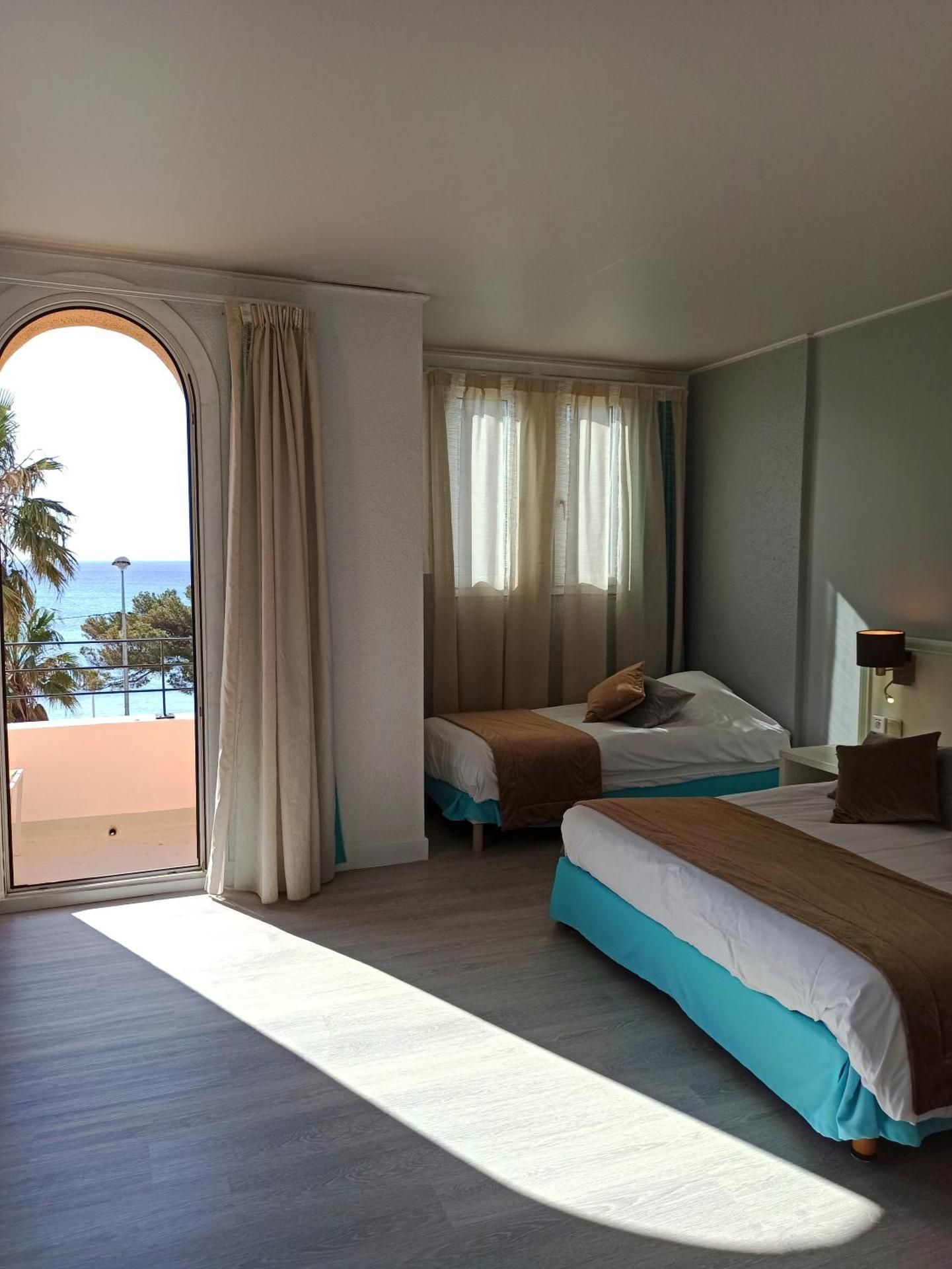 Comfort Triple Room with Sea View