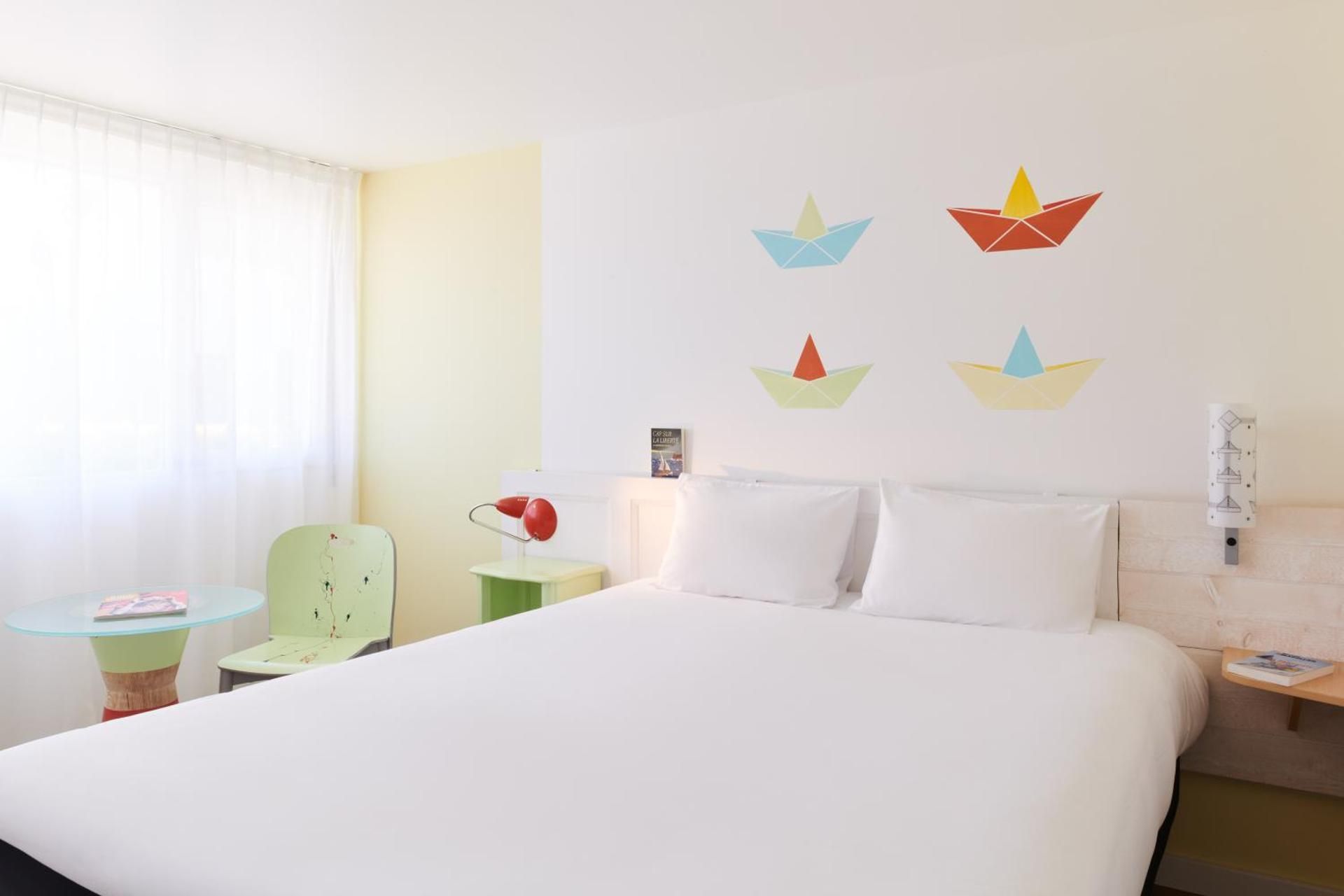 POP Room with Two Single Beds