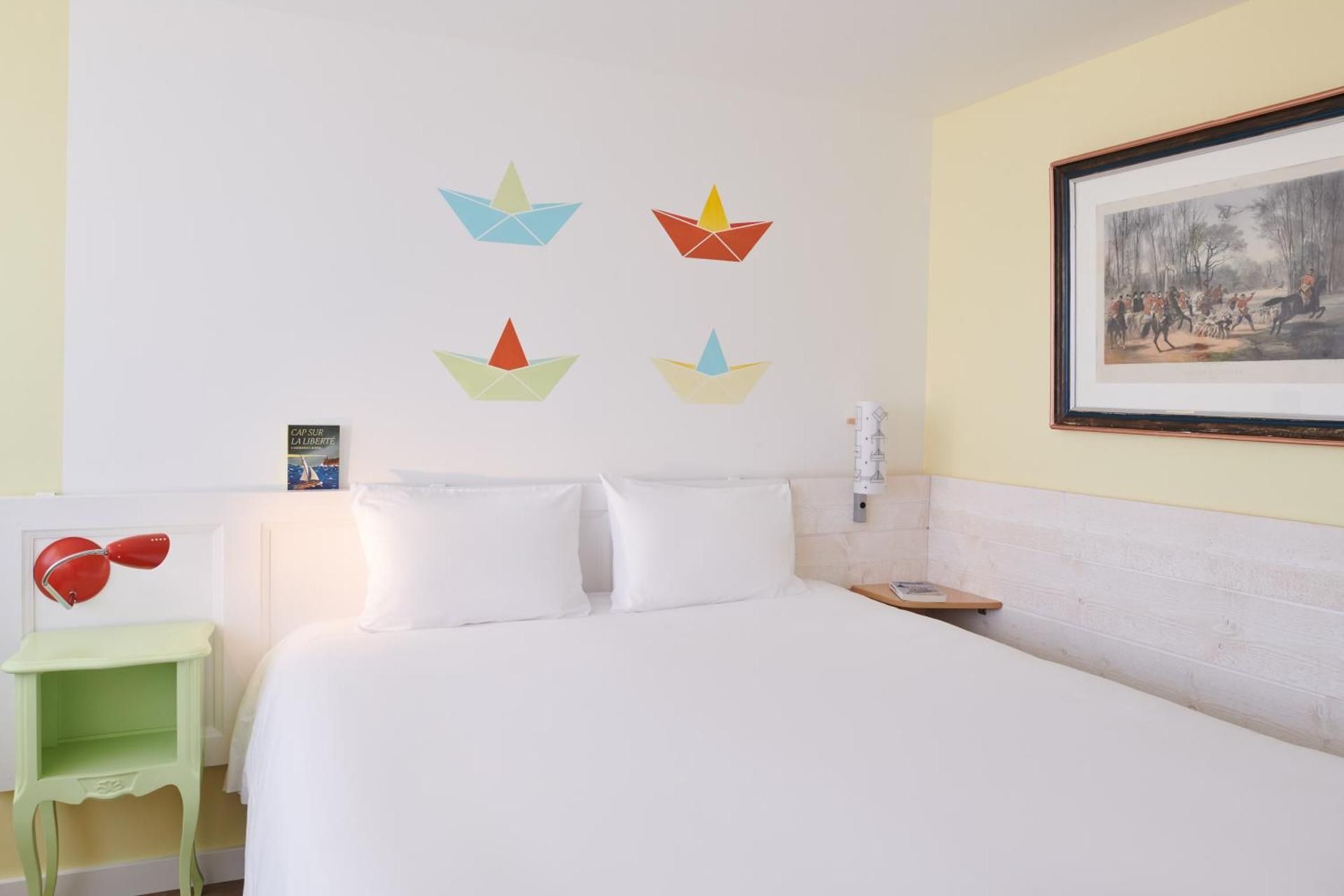 POP Room with Two Single Beds