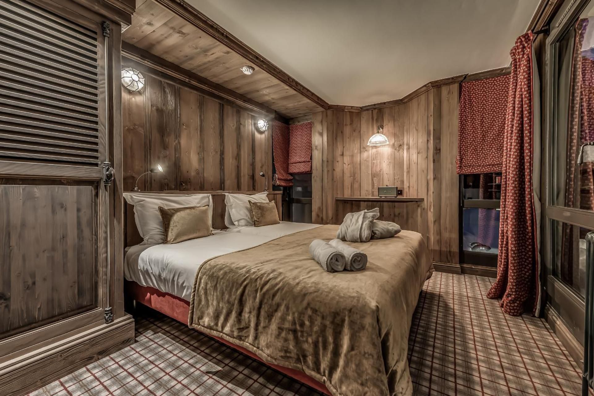 One Bedroom Quadruple Room