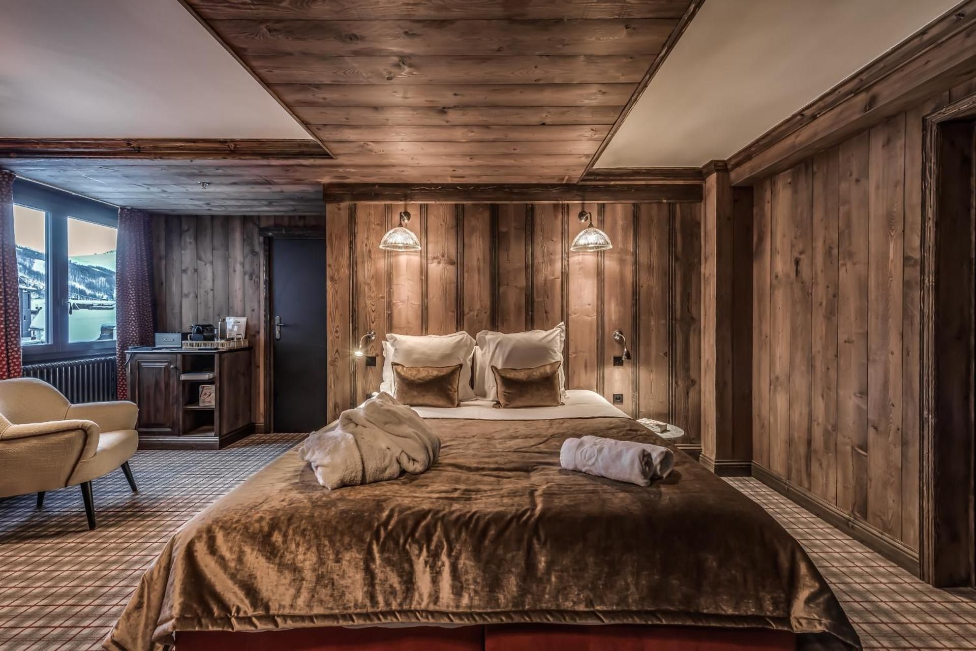 Quintuple Room