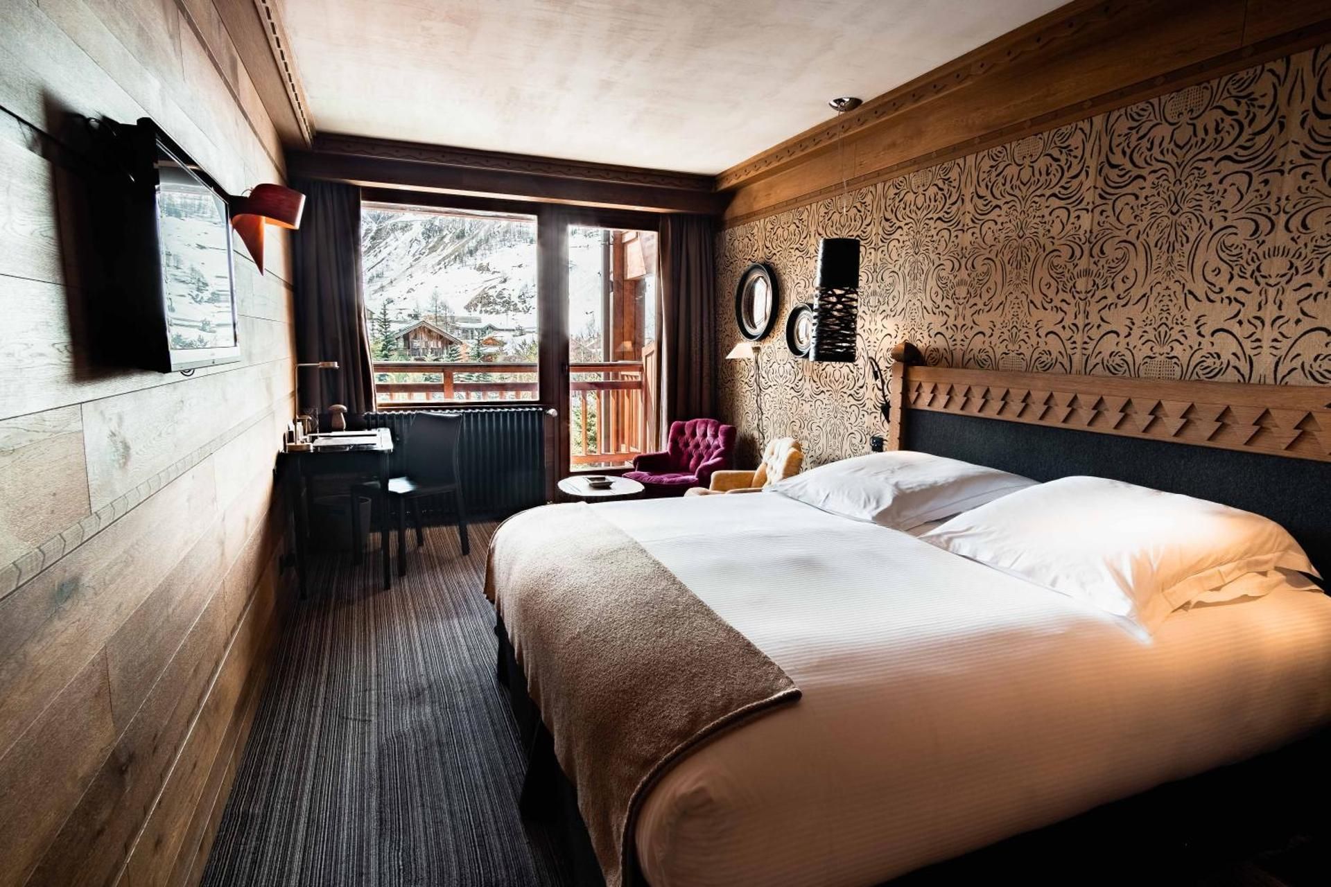 Luxury Room with Mountain View