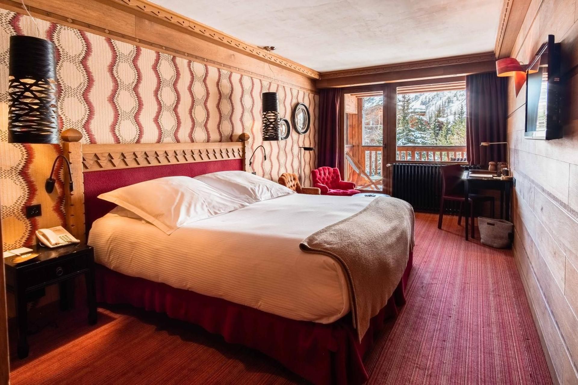 Luxury Room with Mountain View