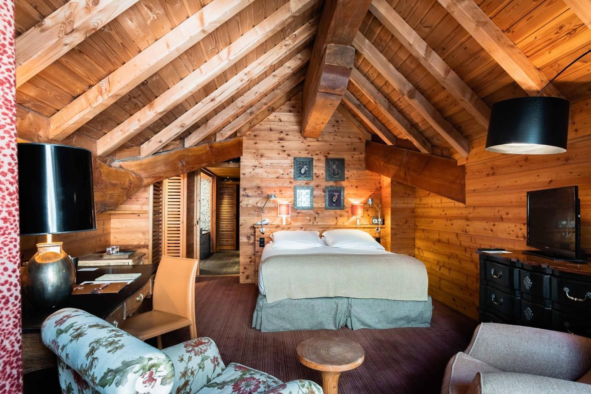 Deluxe Double or Twin Room with City View