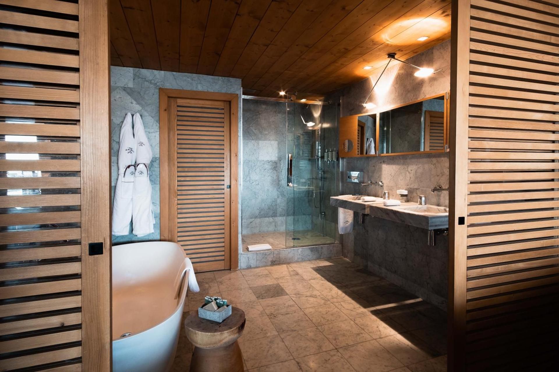 Suite with Mountain View