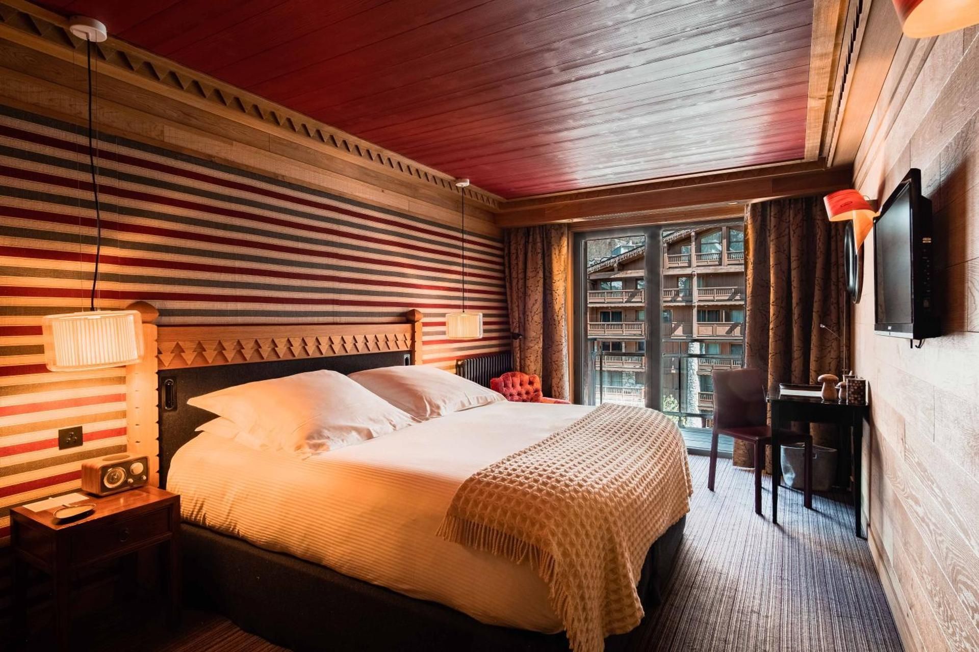 Deluxe Double or Twin Room with City View