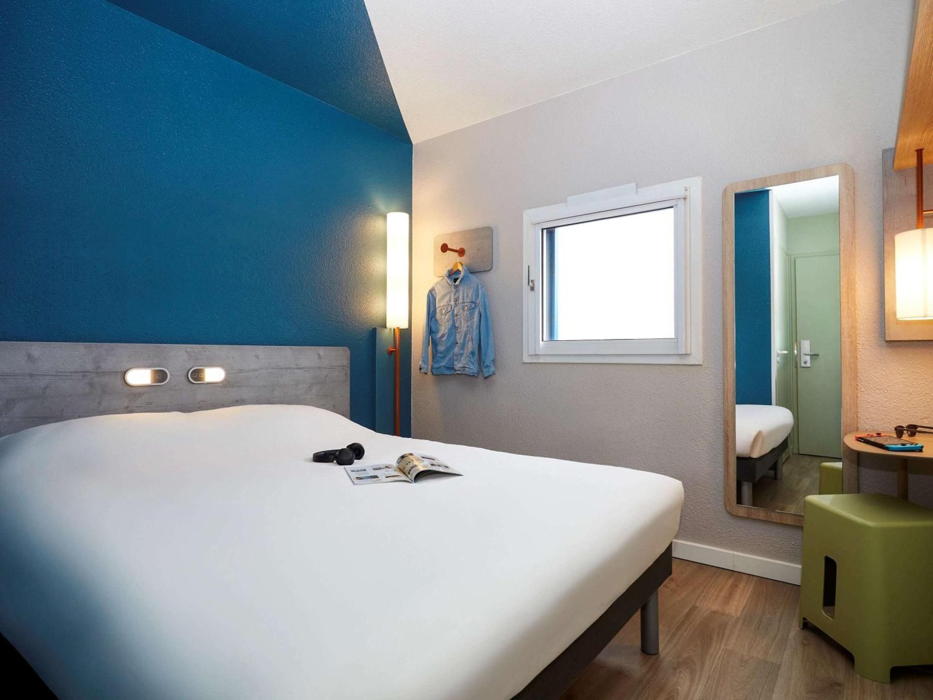 TWIN - room with 2 single beds