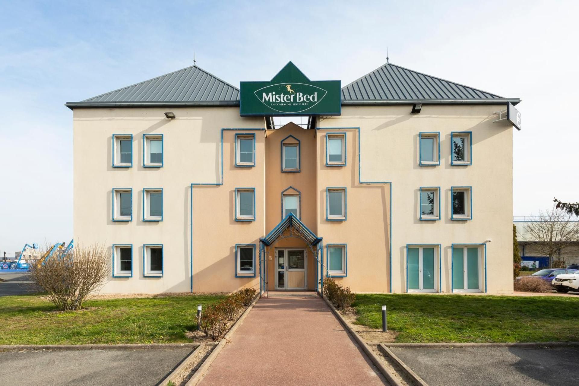 Mister Bed Saran Hotel