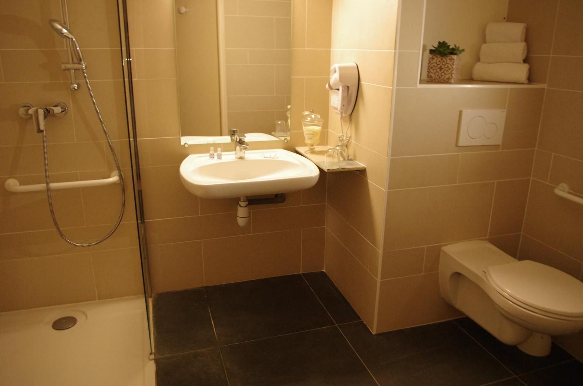 Comfort Triple Room with Shower