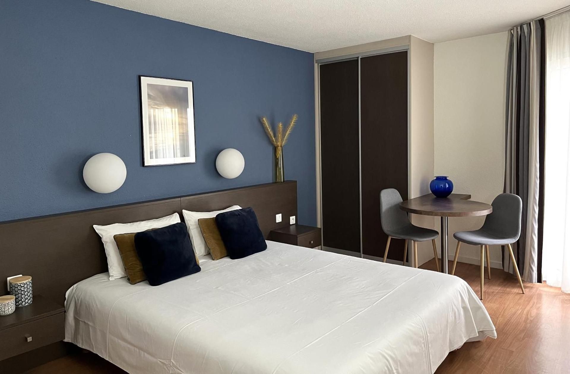 Studio (2 Adults)