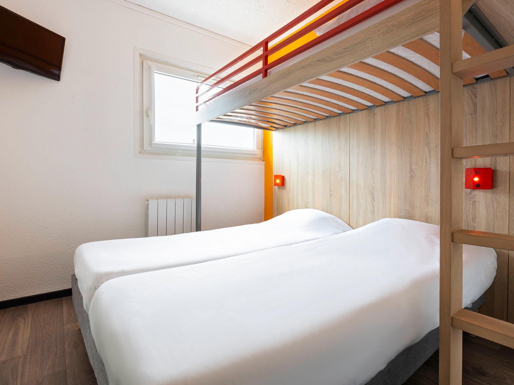 Break room with double bed and single bed