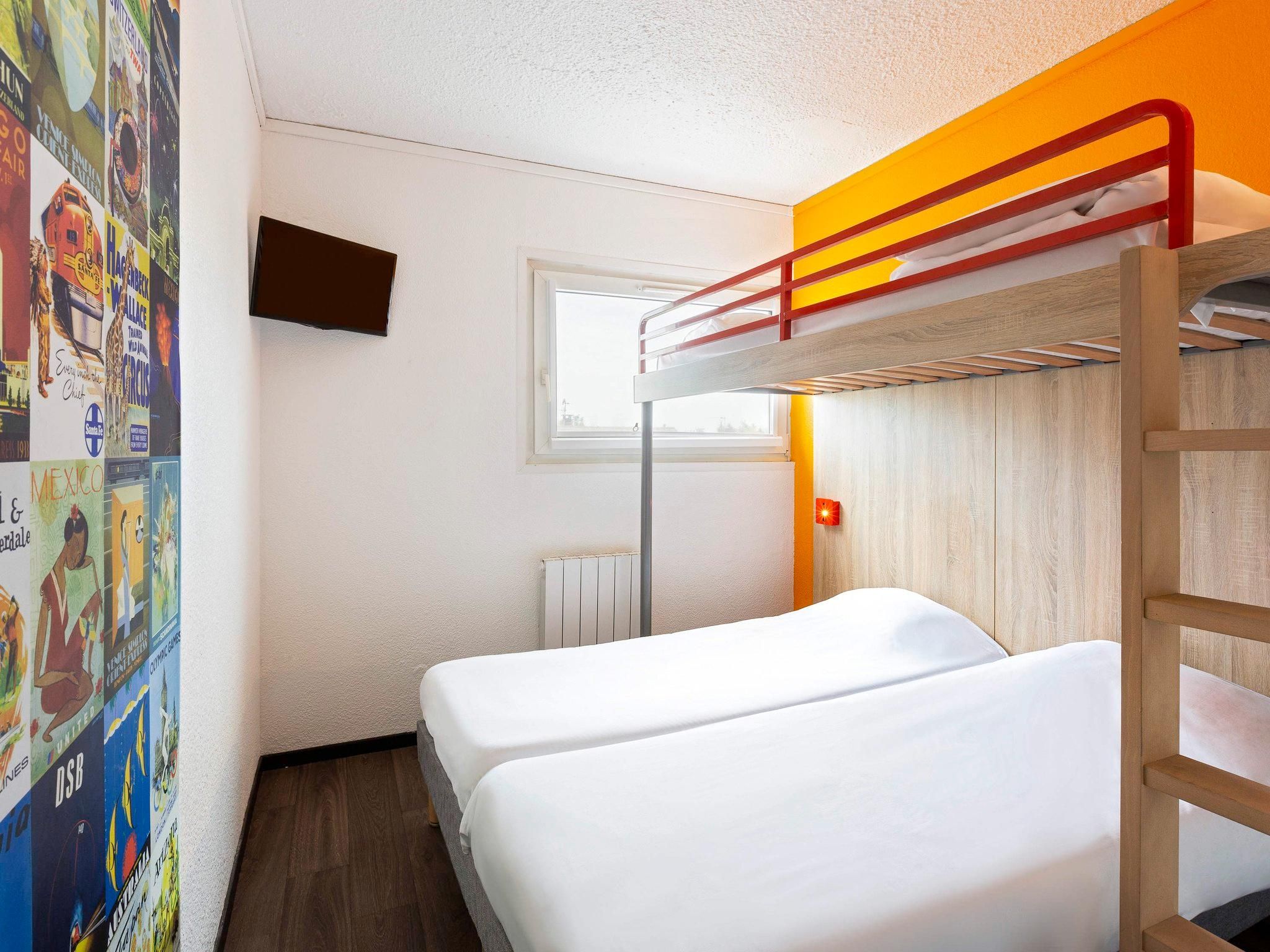 Break room with double bed and single bed