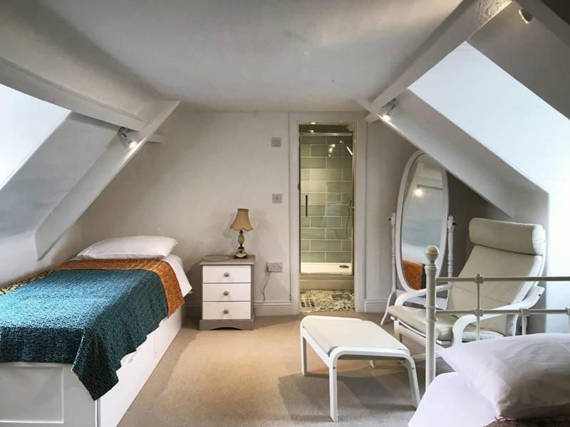 SEED Hub B&B Deluxe Twin Room 3