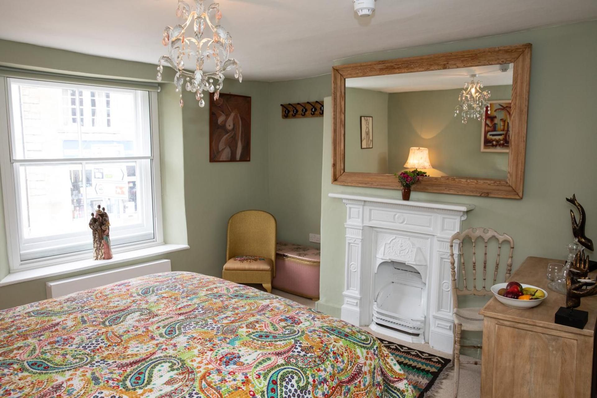 SEED Hub B&B Deluxe King Room 3