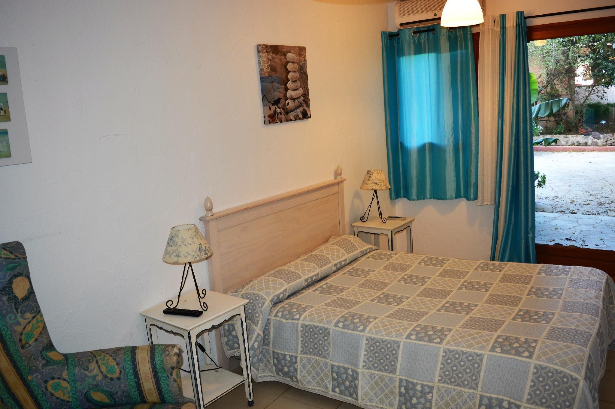 Single room-Basic-Private Bathroom-No view