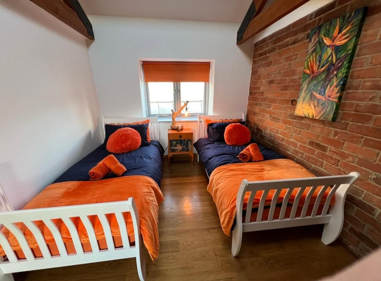 Twin Room with Private Bathroom