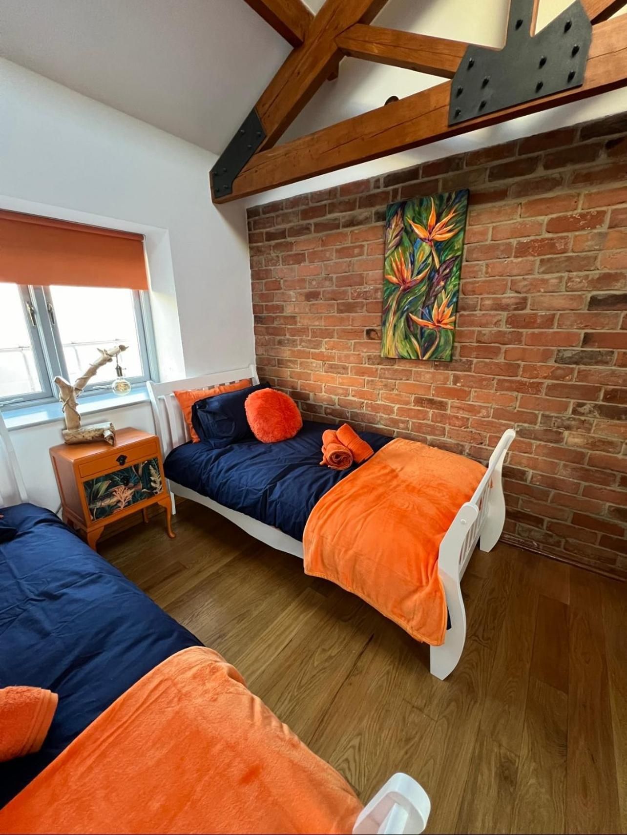 Twin Room with Private Bathroom