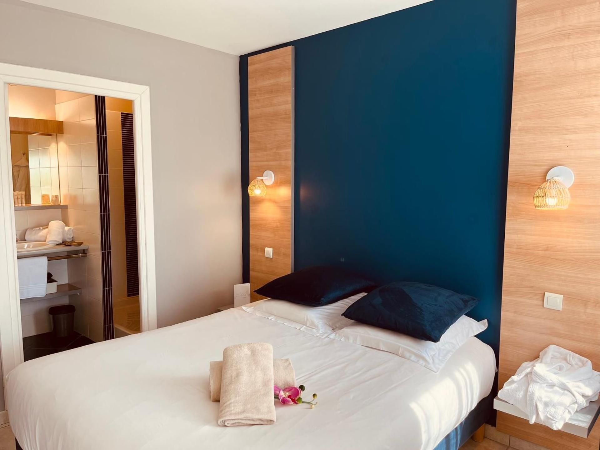 One-Bedroom Apartment (4 Adults) with swimming pool access