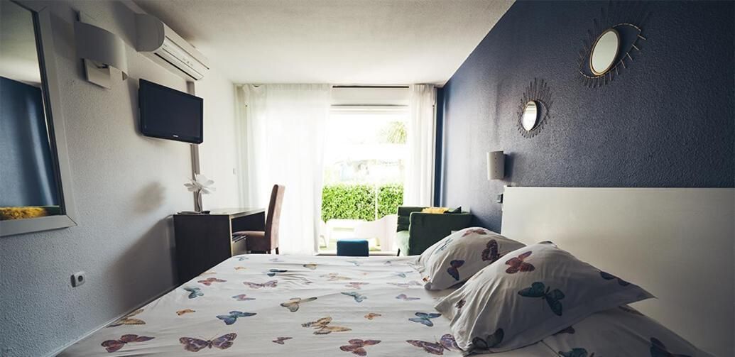Junior Suite with Pool View