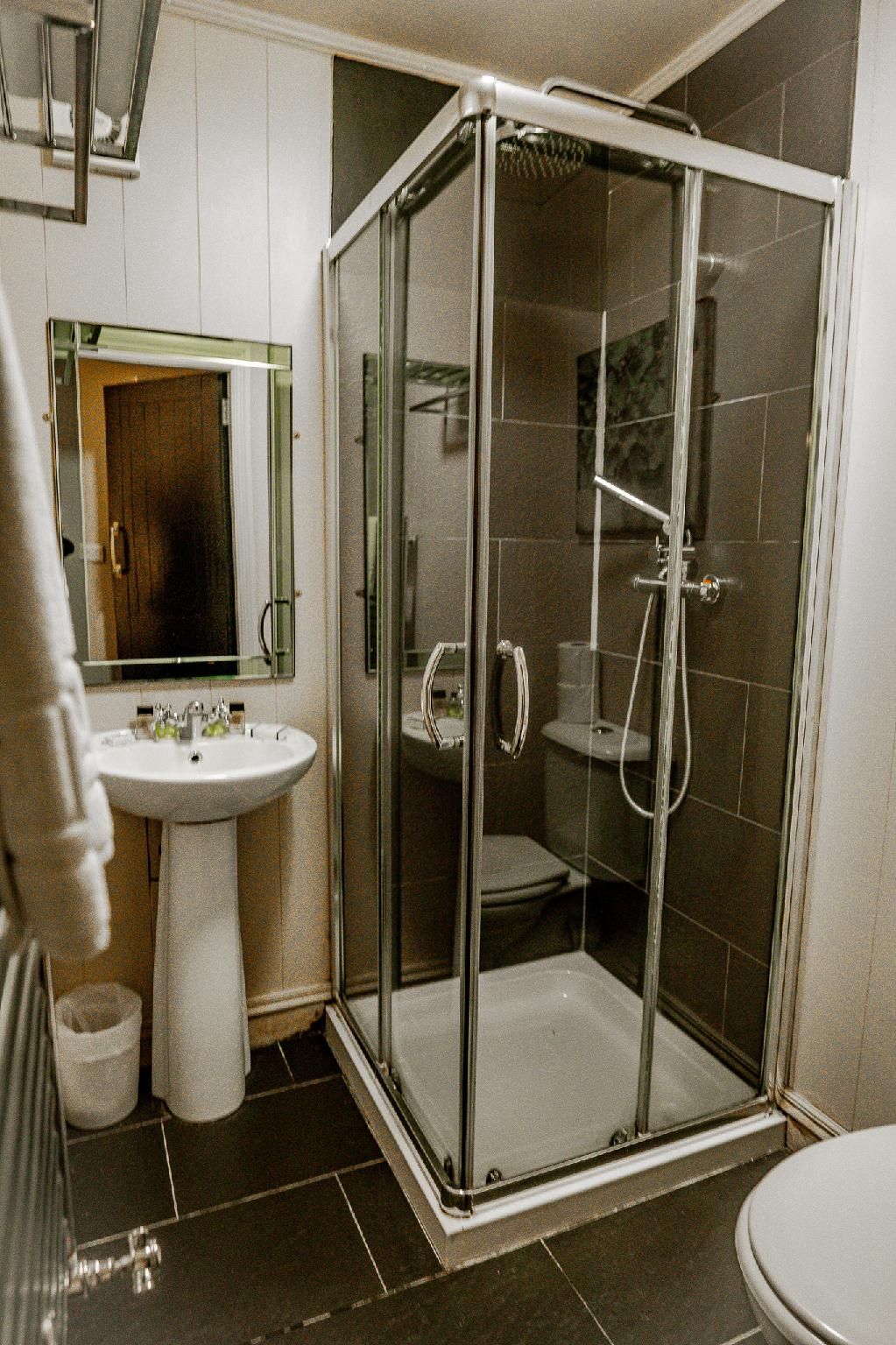 No 1 Hotel family room-ensuite 3