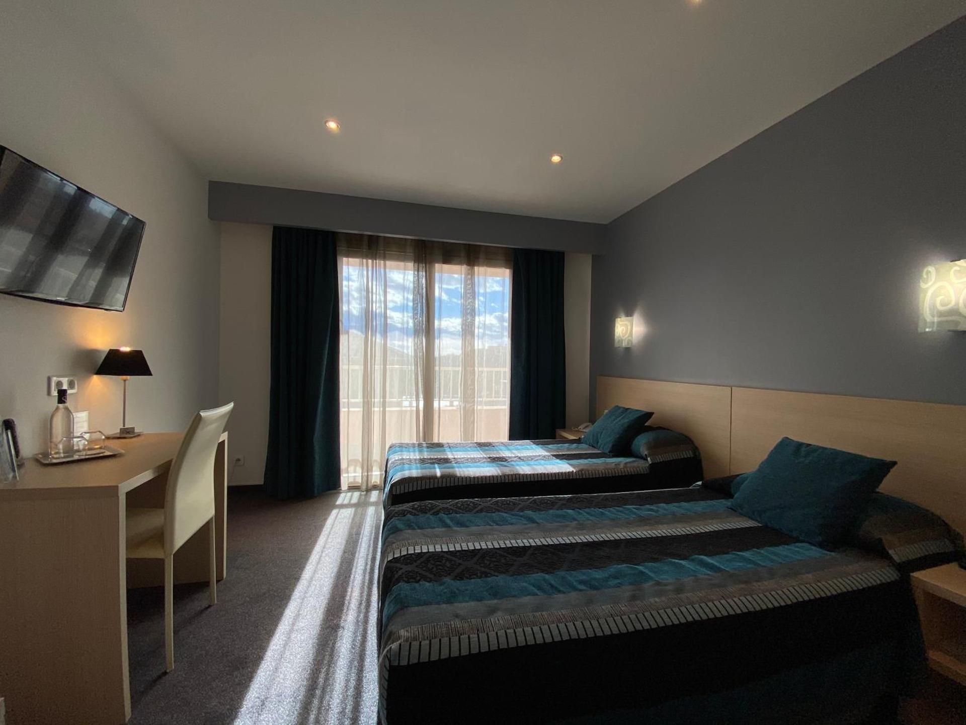 Superior Twin Room - Pool Side