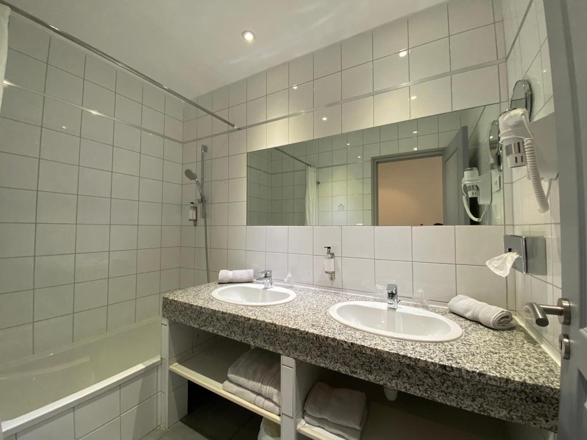 Duplex Suite - 2 Adults + 2 Children under 16 years old