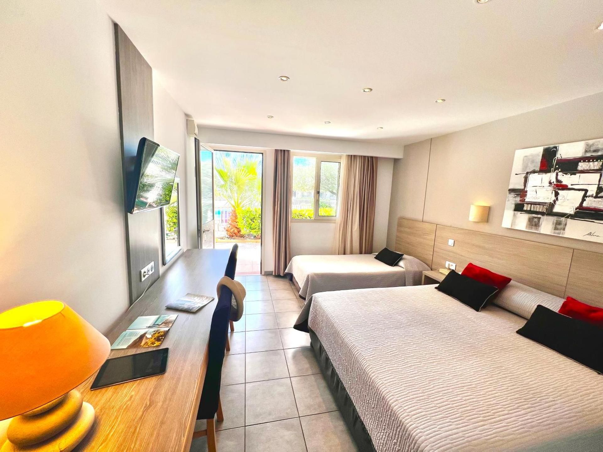 Triple Room - Pool Side