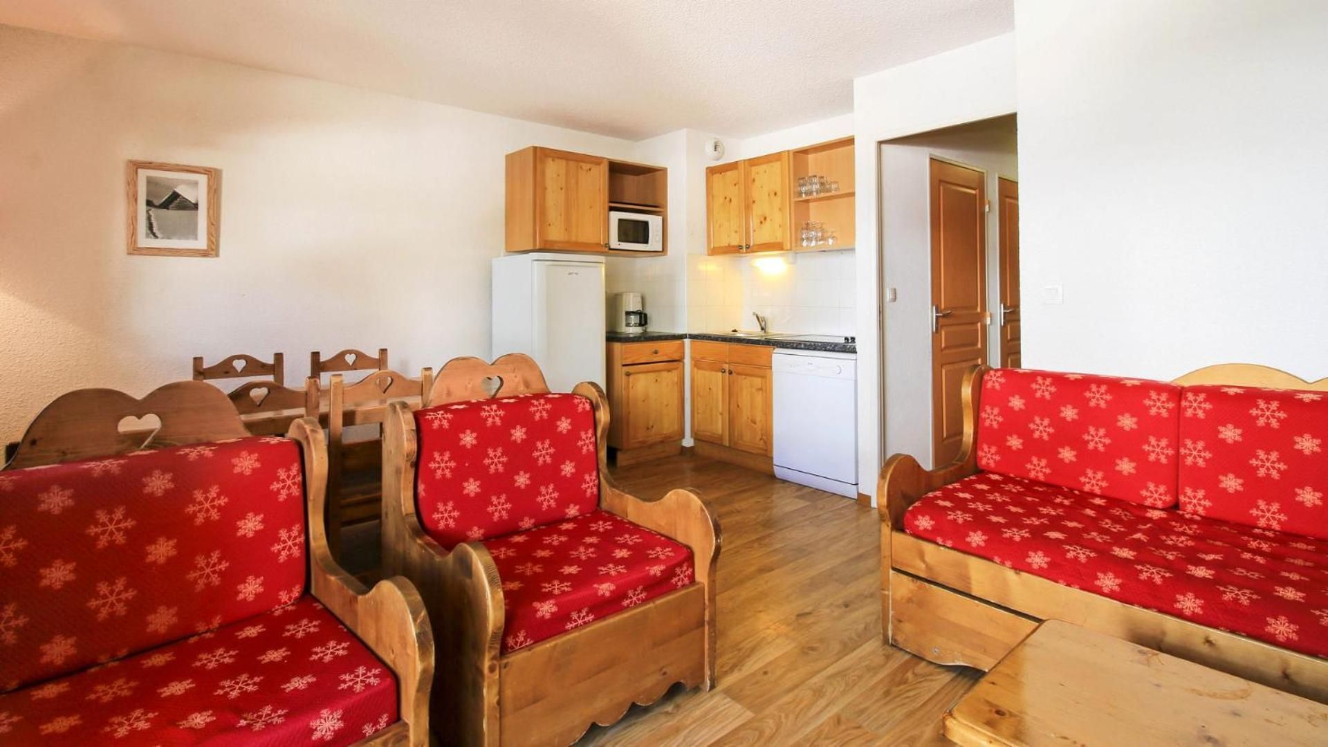 One-Bedroom Apartment (5 Adults + 2 Children)