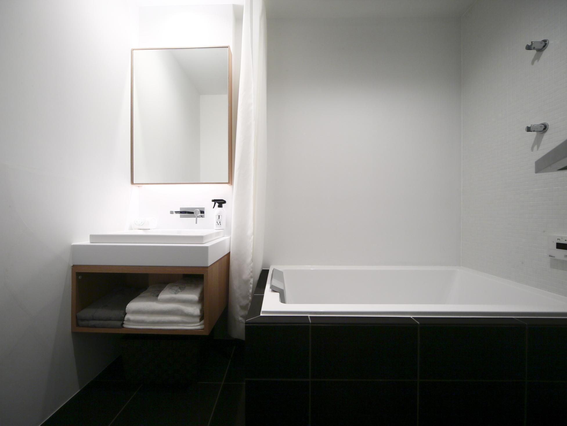 Twin Room - Street View A