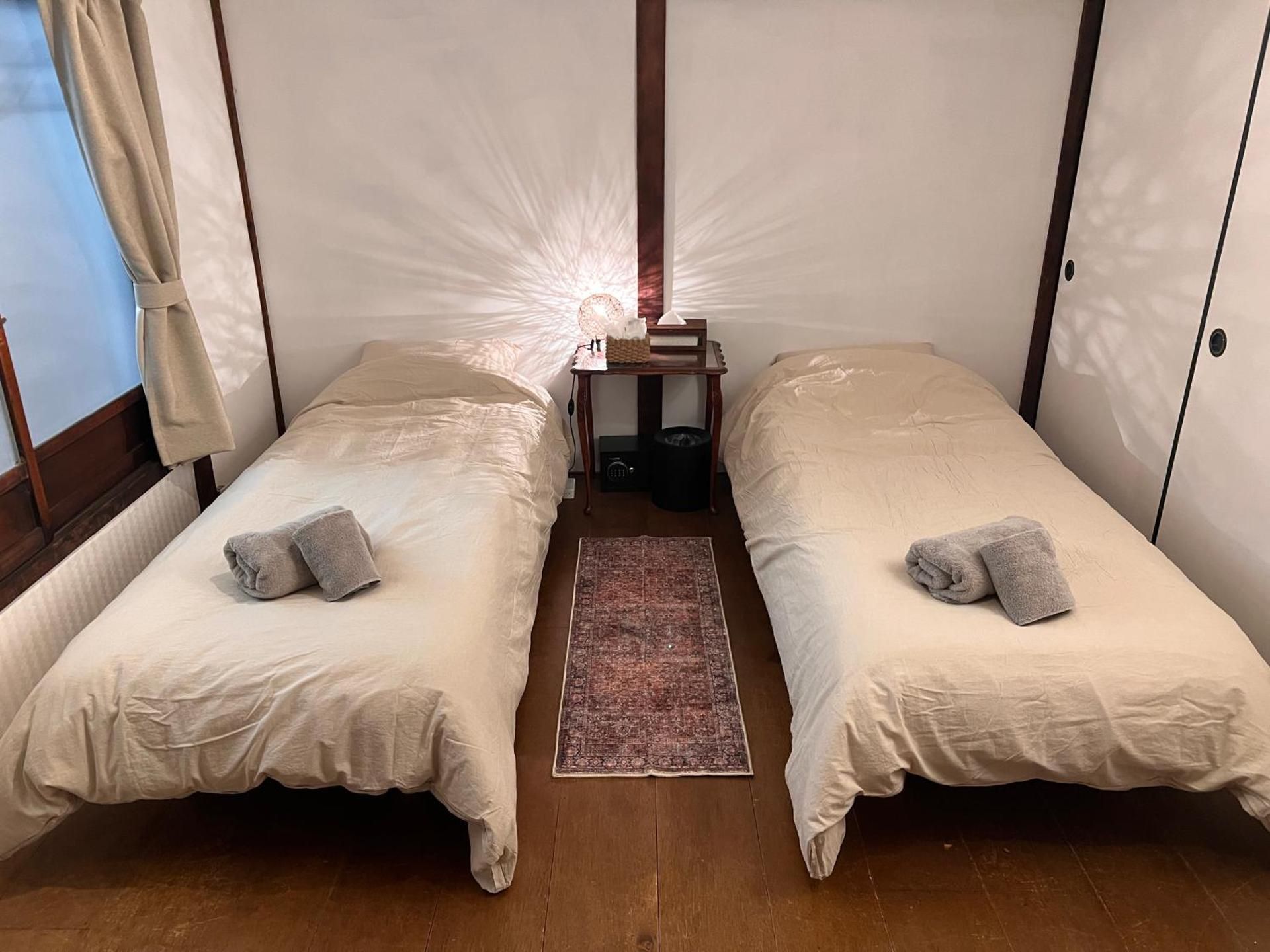 Standard Twin Room with Shared Bathroom