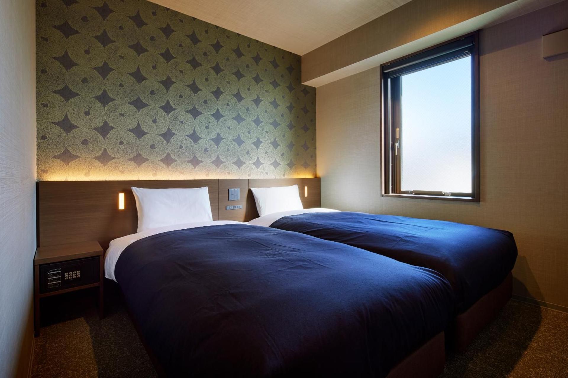 Deluxe Suite B