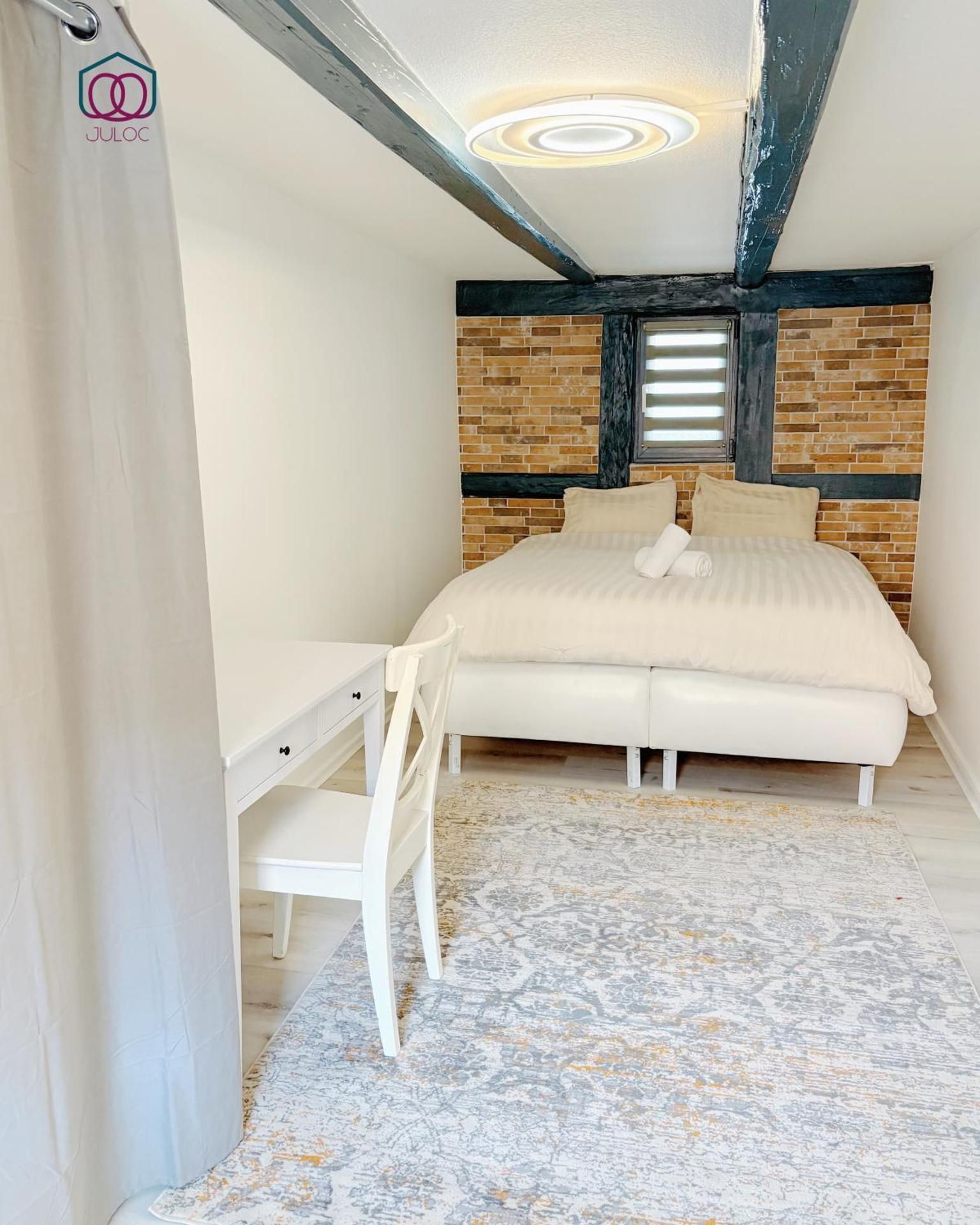 Deluxe One-Bedroom Apartment