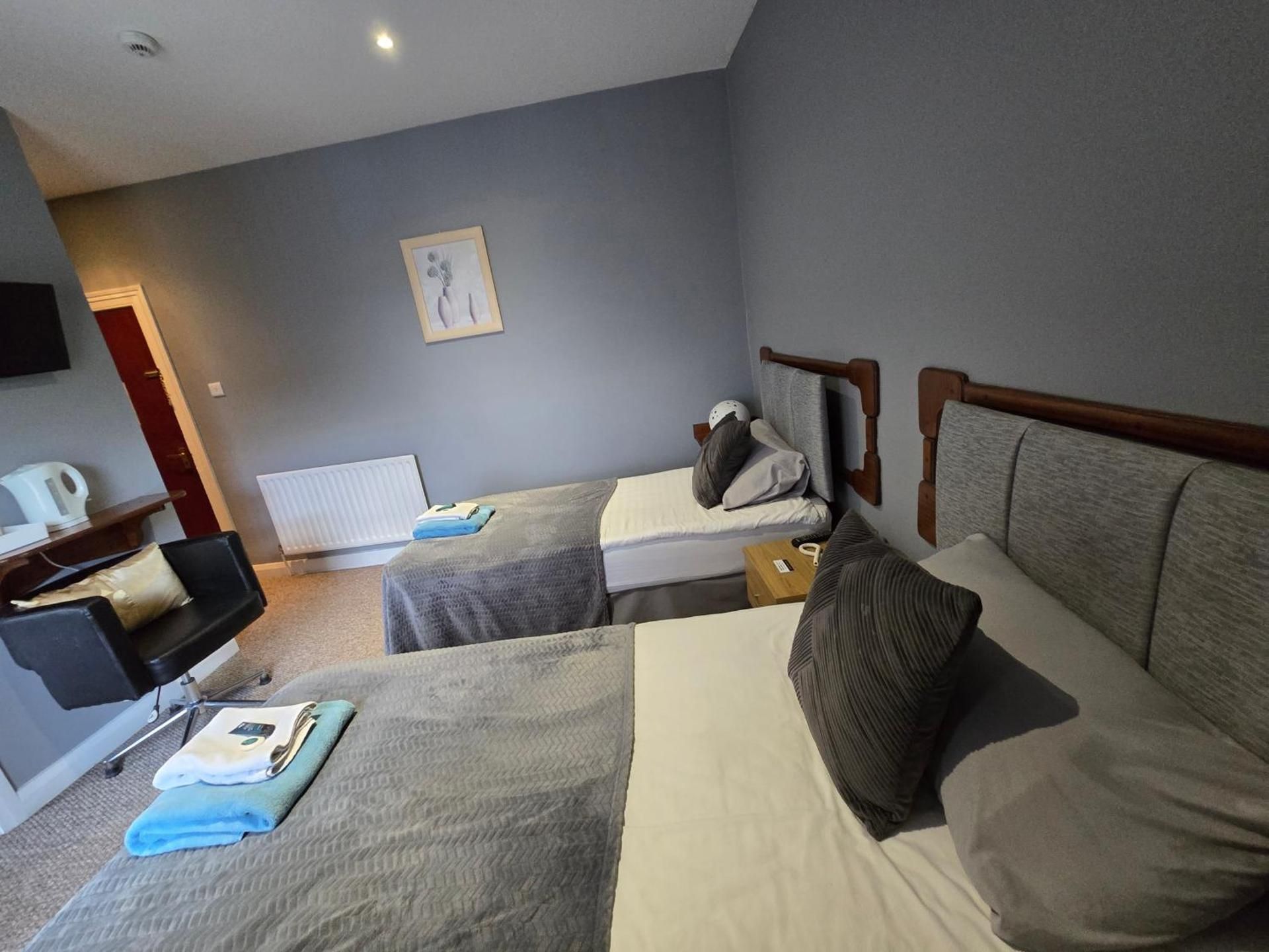 Twin Room with Private Bathroom