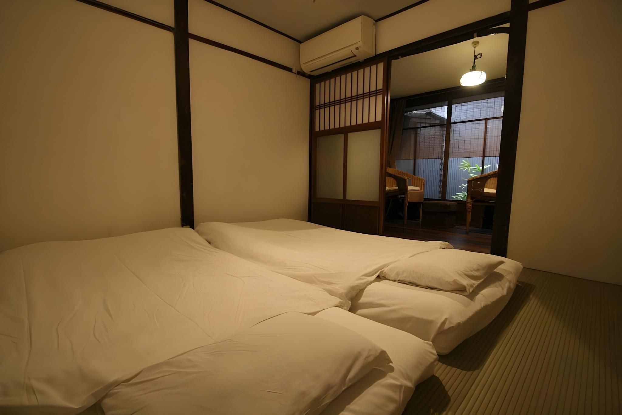 Traditional Twin Room, Shared Bathroom - Non-Smoking