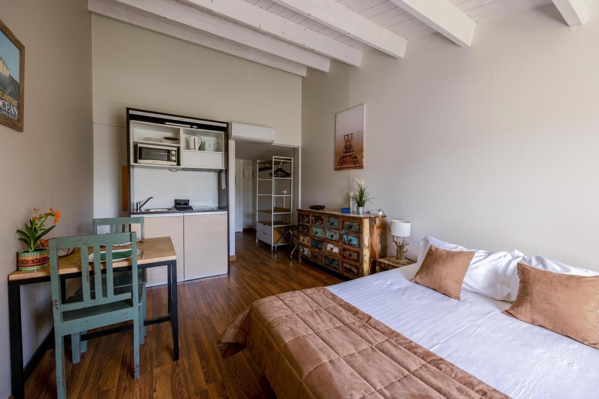Studio (2 Adults)