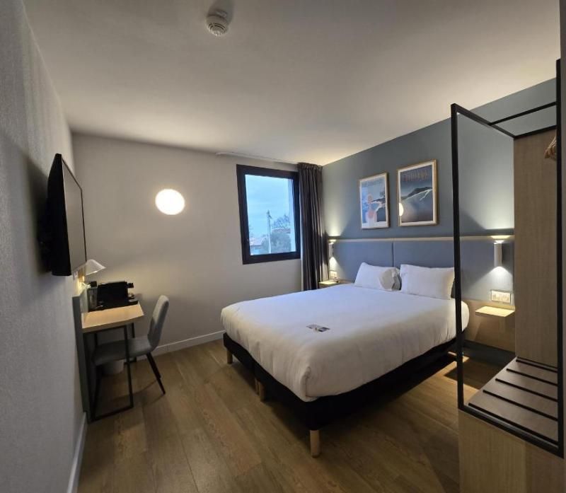 Superior Room - 1 King Bed