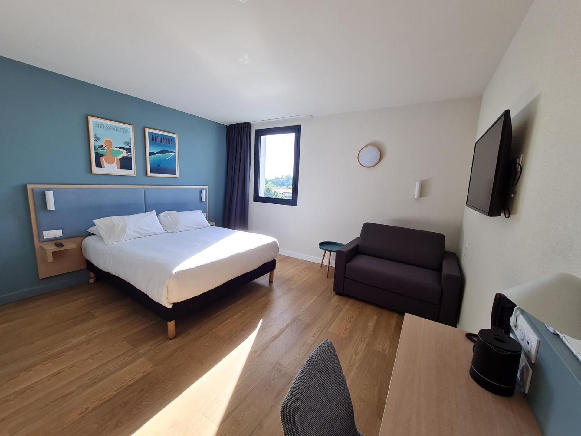 1 Double Bed 1 Single Bed