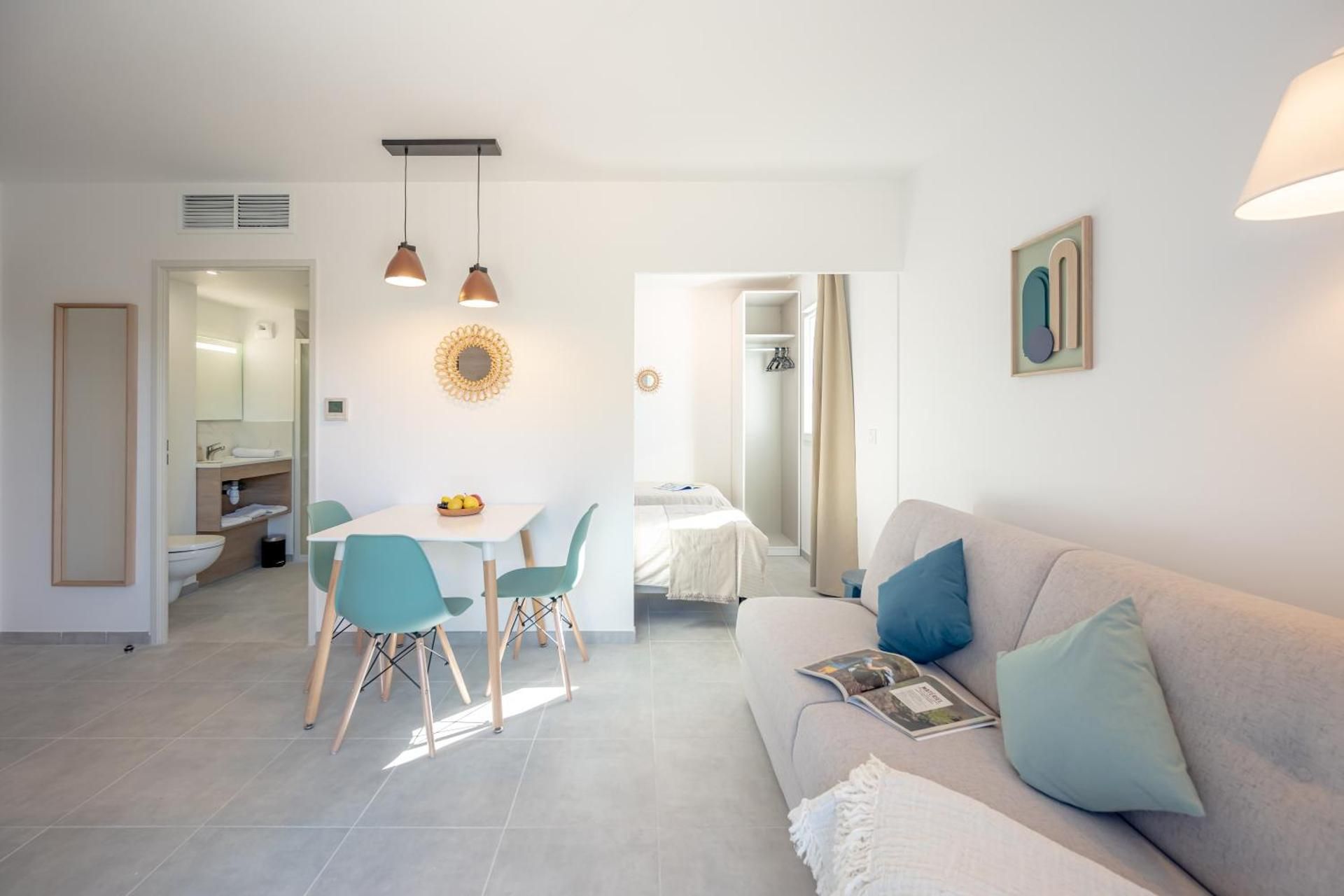 One-Bedroom Apartment with Air Conditioning (4 People)