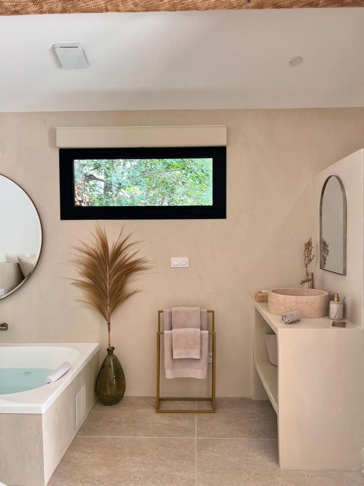 Studio with Spa Bath