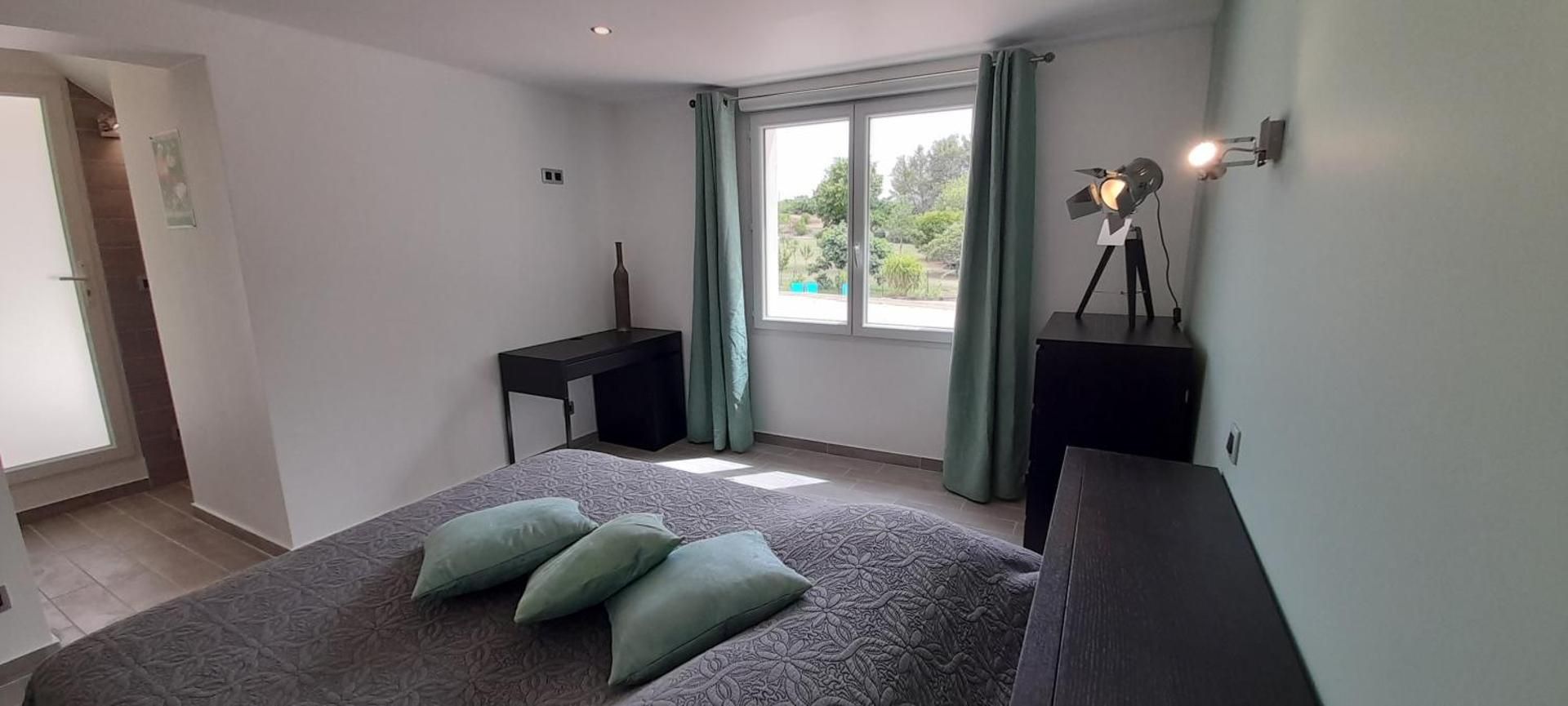 Queen Room with Garden View
