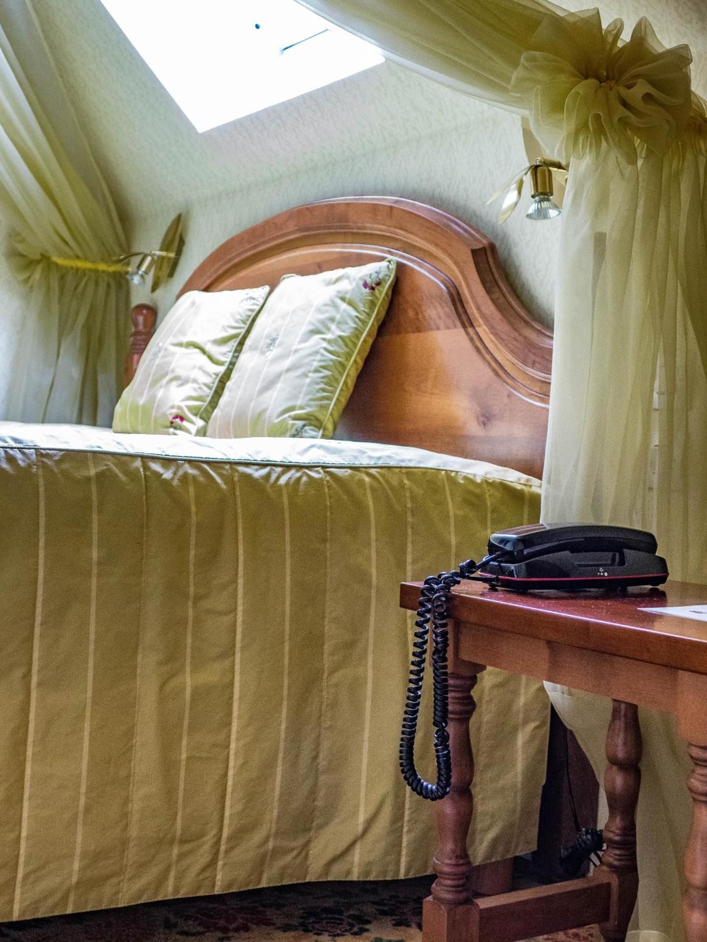 Queen Room with Hydro Massage Shower