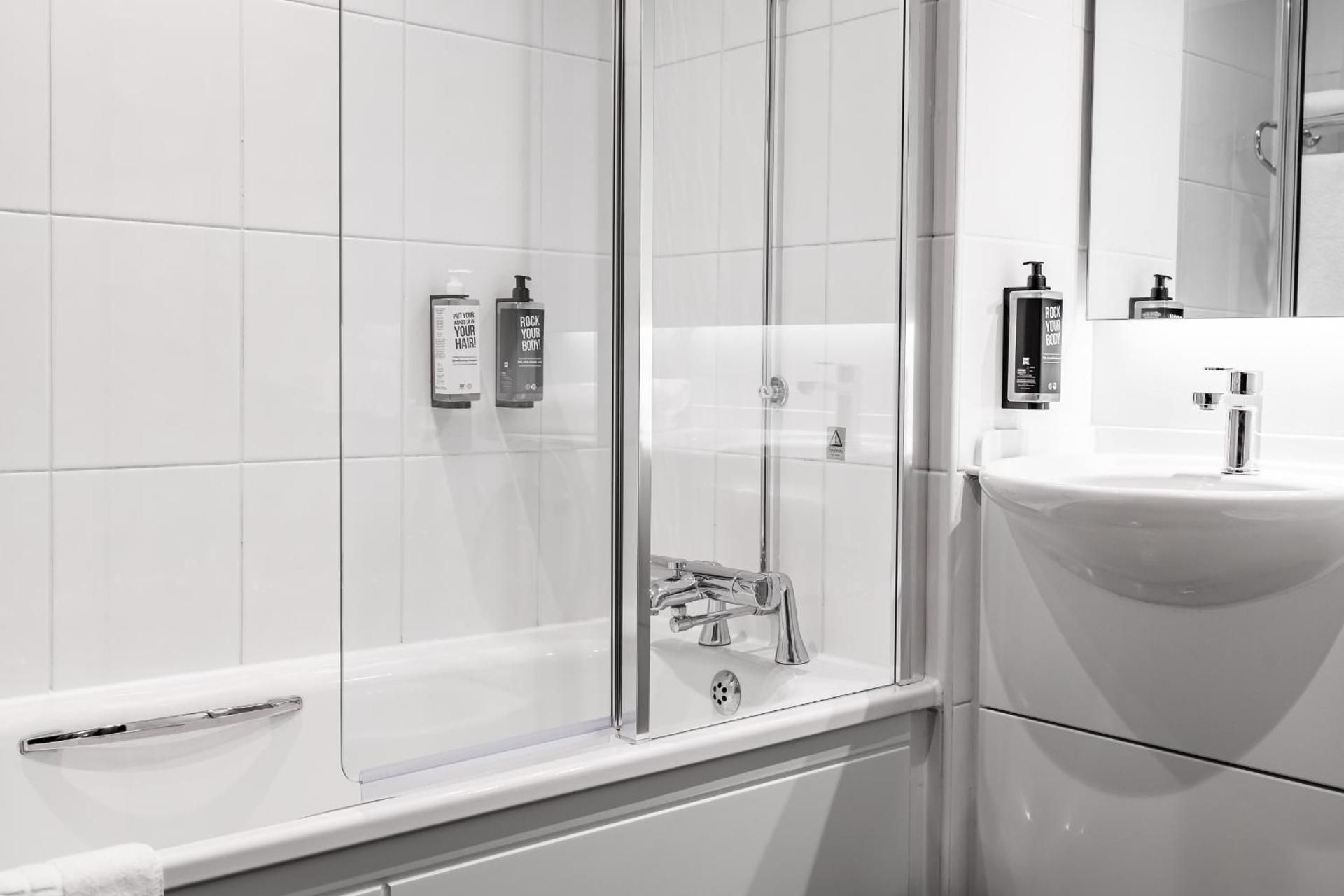 ibis Coleraine Riverside Standard Room with 2 Single Beds 2