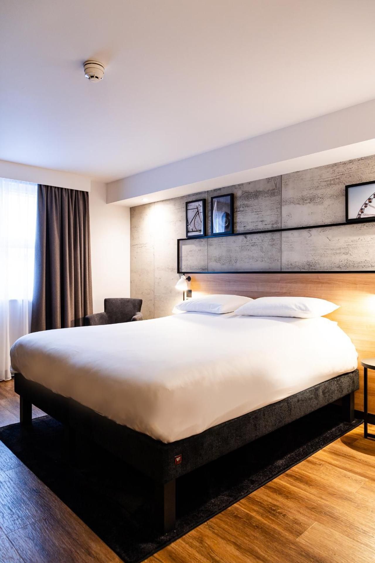 ibis Coleraine Riverside Standard Room with 1 Double Bed 2