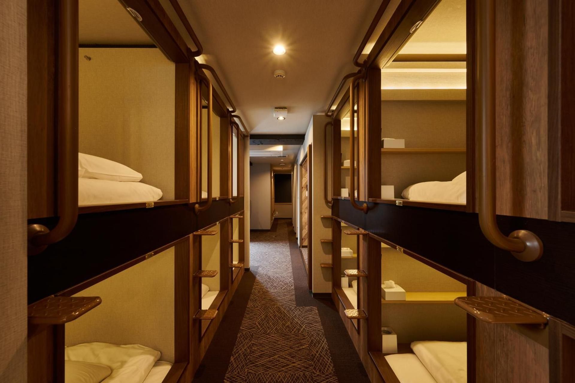 Single Bed in Mixed Dormitory Room